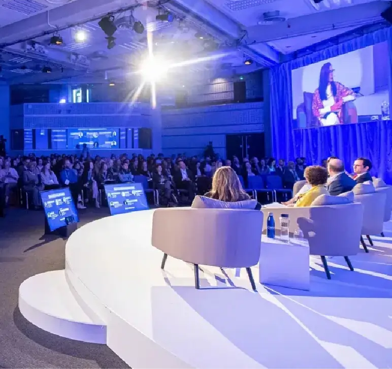 Organisation de conférences professionnelles à Oujda avec Royal Event DJ – Sonorisation et animation événementielle